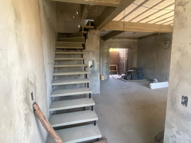 Sobrado com 137m² 3 quartos e 3 banheiros, à venda, no bairro Pereque  em Porto Belo