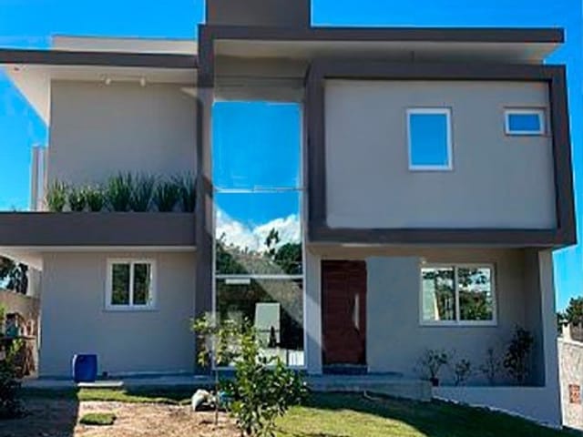 Sobrado com 610m² 5 quartos e 5 banheiros, à venda, no bairro Centro em Penha