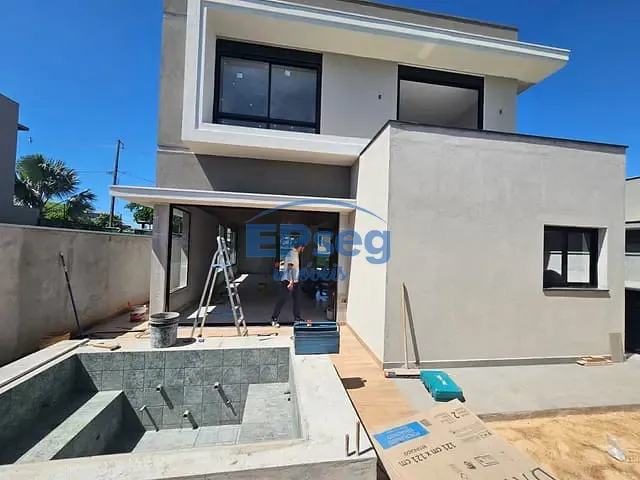 Sobrado com 250m² 3 quartos e 4 banheiros, à venda, no bairro Parque Tauá em Londrina
