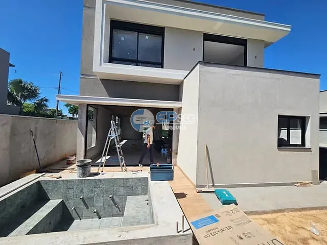 Sobrado com 250m² 3 quartos e 4 banheiros, à venda, no bairro Parque Tauá em Londrina