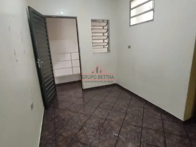 Sobrado com 136m² 4 quartos e 2 banheiros, à venda, no bairro Jardim Tatiane em Barueri
