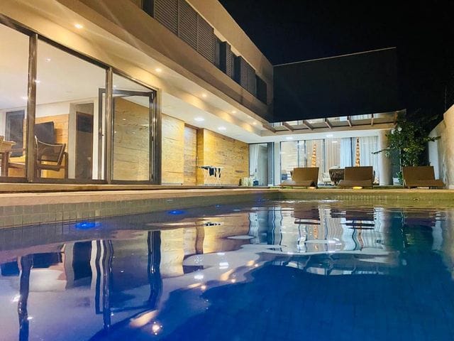 Casa com 600m² 4 quartos e 5 banheiros, à venda, no bairro Santa Felicidade em Curitiba