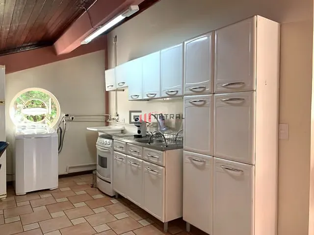 Sobrado com 504m² 6 quartos e 5 banheiros, à venda, no bairro Canaã em Londrina
