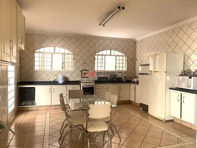 Sobrado com 504m² 6 quartos e 5 banheiros, à venda, no bairro Canaã em Londrina
