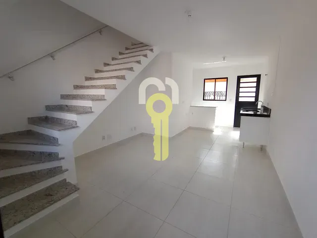 Sobrado com 90m² 3 quartos e 2 banheiros, à venda, no bairro Jardim Rio das Pedras em Cotia