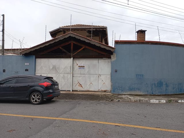 Sobrado 3 quartos e 4 banheiros, à venda, no bairro Residencial Mantiqueira em Pindamonhangaba