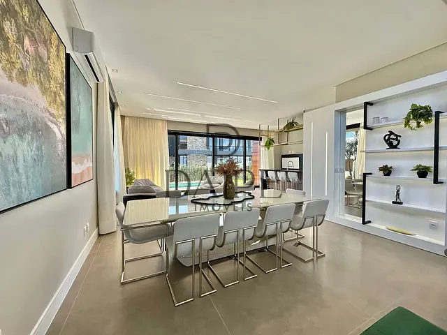 Sobrado com 350m² 5 quartos e 6 banheiros, à venda, no bairro 00 em Xangri-Lá