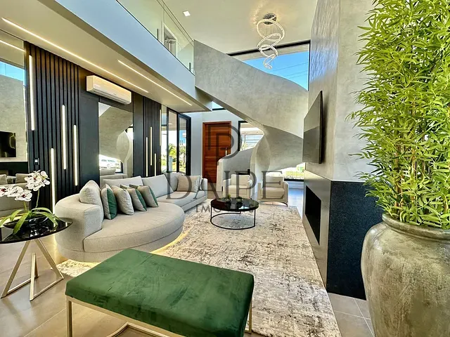Sobrado com 350m² 5 quartos e 6 banheiros, à venda, no bairro 00 em Xangri-Lá