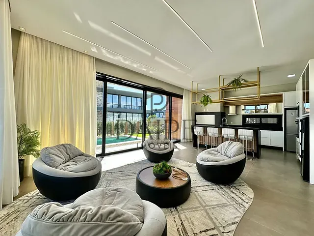Sobrado com 350m² 5 quartos e 6 banheiros, à venda, no bairro 00 em Xangri-Lá