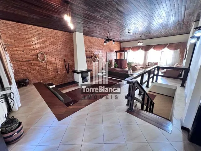 Casa com 664m² 4 quartos e 3 banheiros, à venda, no bairro Estrela em Ponta Grossa