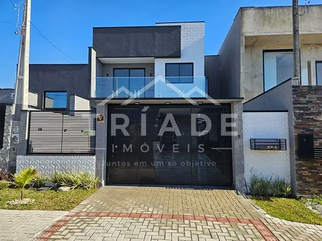 Sobrado com 180m² 3 quartos e 2 banheiros, à venda, no bairro Iguaçu em Araucária