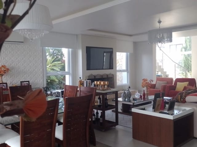 Casa com 330m² 3 quartos e 5 banheiros, à venda, no bairro São Gonçalo em Pelotas