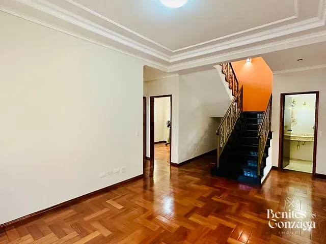 Sobrado com 558m² 4 quartos e 4 banheiros, à venda, no bairro Zona 08 em Maringá