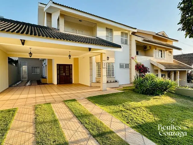 Sobrado com 558m² 4 quartos e 4 banheiros, à venda, no bairro Zona 08 em Maringá