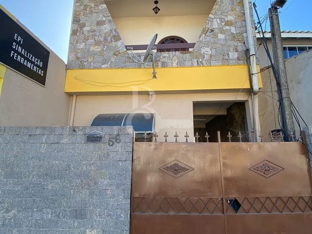 Sobrado com 70m² 2 quartos e 2 banheiros, à venda, no bairro Parque Jóquei Club em Campos dos Goytacazes