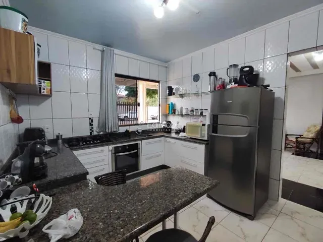 Sobrado com 195m² 4 quartos e 2 banheiros, à venda, no bairro São Cristóvão em Cascavel