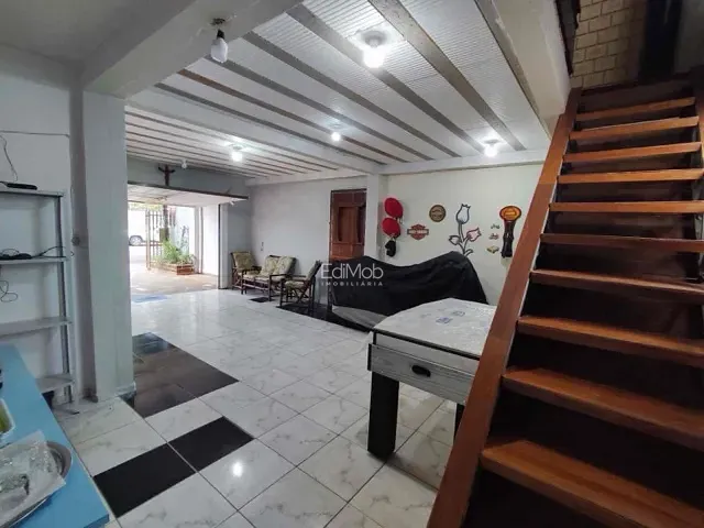 Sobrado com 195m² 4 quartos e 2 banheiros, à venda, no bairro São Cristóvão em Cascavel