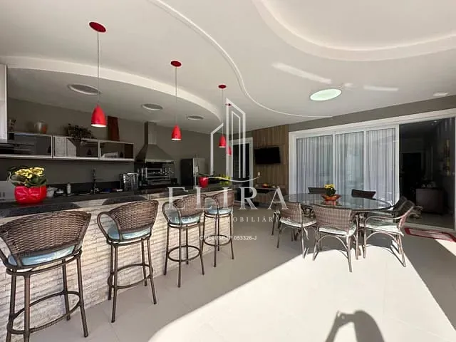 Sobrado com 389m² 4 quartos e 6 banheiros, à venda, no bairro Jardim Imperador em Americana