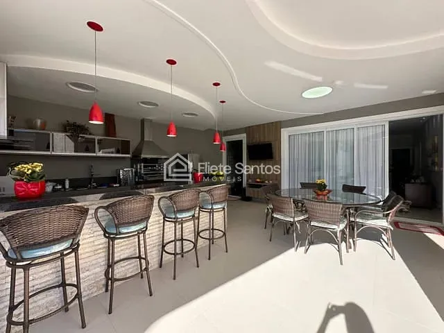 Sobrado com 389m² 4 quartos e 6 banheiros, à venda, no bairro Jardim Imperador em Americana