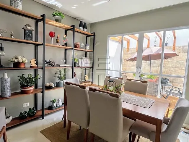 Sobrado com 87m² 3 quartos e 2 banheiros, à venda, no bairro Parque das Indústrias em Londrina