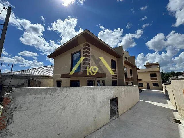 Sobrado 4 quartos e 3 banheiros, à venda, no bairro Santa Cândida em Curitiba