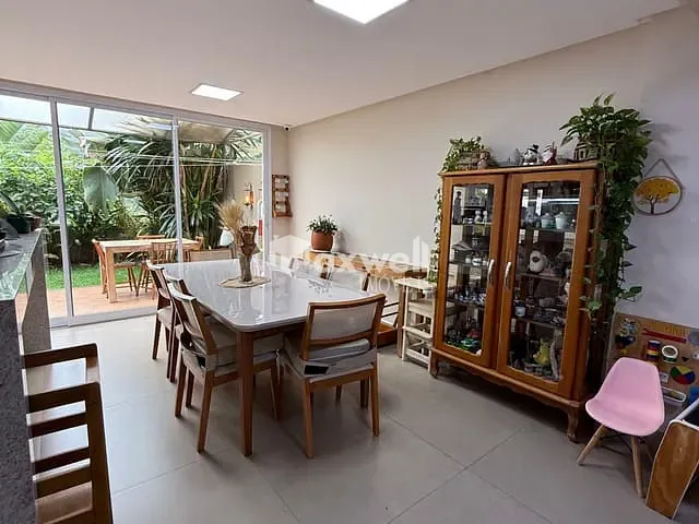 Sobrado com 226m² 3 quartos e 3 banheiros, à venda, no bairro Setor Serra Dourada - 3ª Etapa em Aparecida de Goiânia