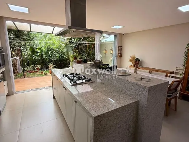 Sobrado com 226m² 3 quartos e 3 banheiros, à venda, no bairro Setor Serra Dourada - 3ª Etapa em Aparecida de Goiânia