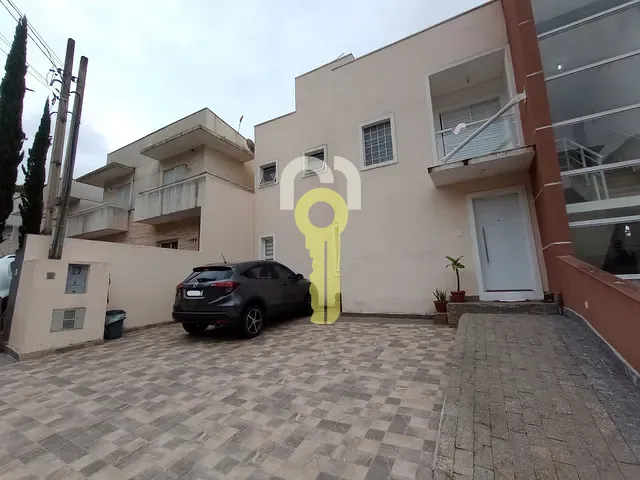 Sobrado com 196m² 4 quartos e 4 banheiros, à venda, no bairro Jardim Rio das Pedras em Cotia