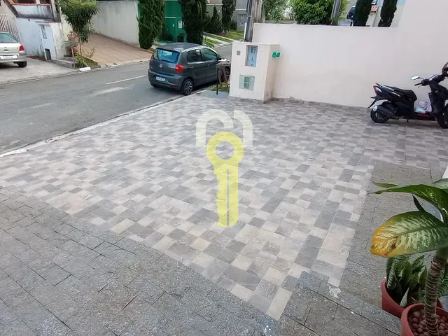Sobrado com 196m² 4 quartos e 4 banheiros, à venda, no bairro Jardim Rio das Pedras em Cotia