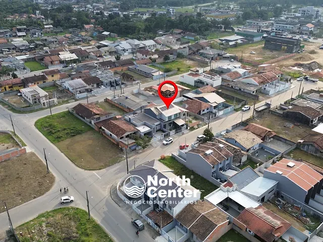 Sobrado com 240m² 3 quartos e 4 banheiros, à venda, no bairro Centro em Araquari