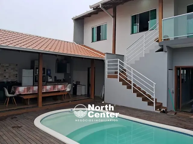 Sobrado com 240m² 3 quartos e 4 banheiros, à venda, no bairro Centro em Araquari