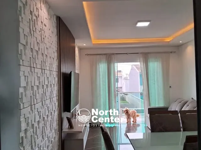 Sobrado com 240m² 3 quartos e 4 banheiros, à venda, no bairro Centro em Araquari