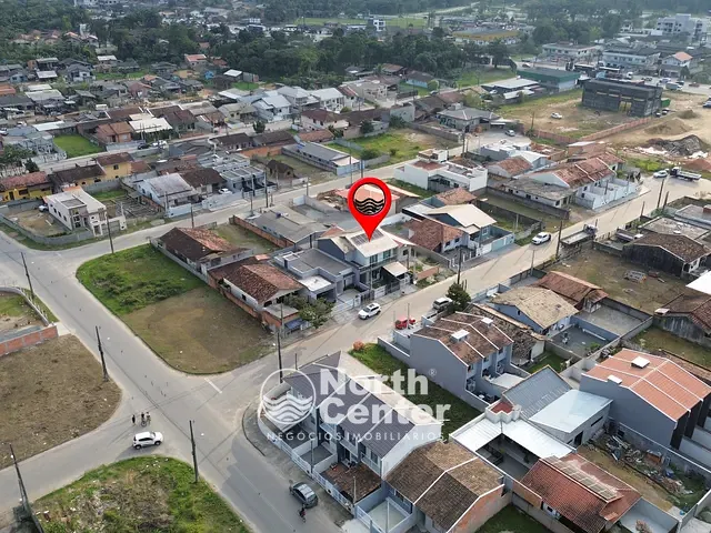 Sobrado com 240m² 3 quartos e 4 banheiros, à venda, no bairro Centro em Araquari