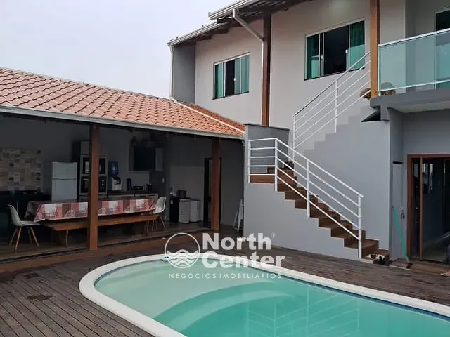 Sobrado com 240m² 3 quartos e 4 banheiros, à venda, no bairro Centro em Araquari