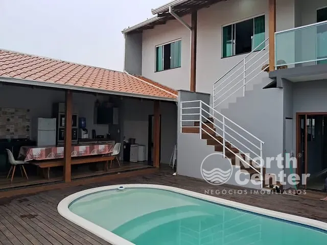 Sobrado com 240m² 3 quartos e 4 banheiros, à venda, no bairro Centro em Araquari