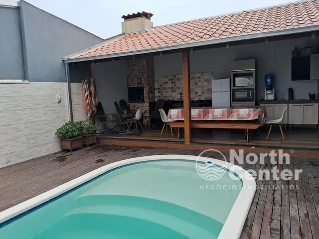 Sobrado com 240m² 3 quartos e 4 banheiros, à venda, no bairro Centro em Araquari