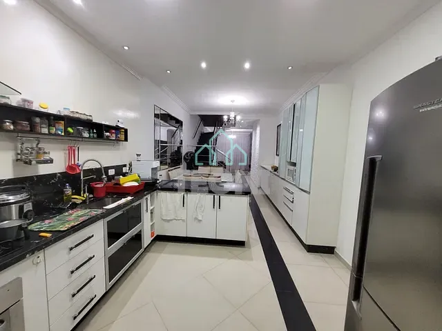 Sobrado com 250m² 5 quartos e 3 banheiros, à venda, no bairro Campos Do Conde em Tremembé