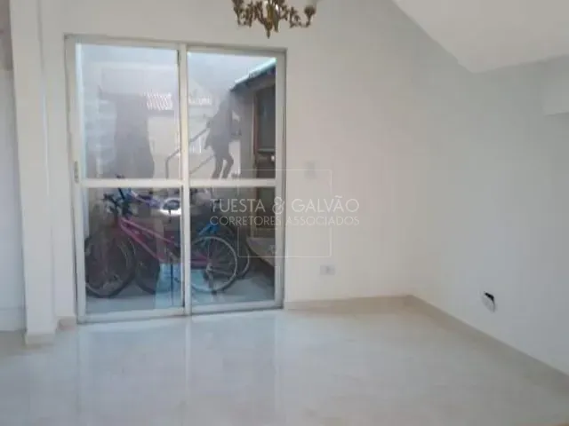 Sobrado com 80m² 3 quartos e 1 banheiro, à venda, no bairro Uberaba em Curitiba