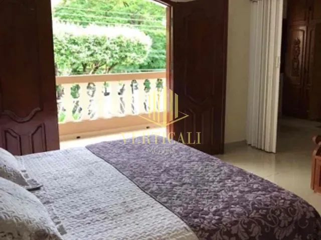 Sobrado com 360m² 3 quartos e 4 banheiros, à venda, no bairro Jardim Tropical em Cuiabá