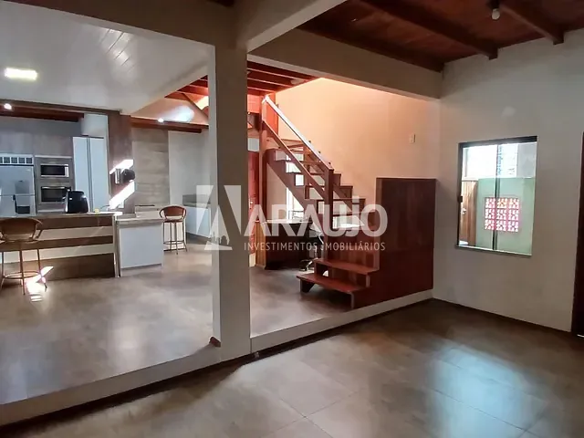 Sobrado com 165m² 3 quartos e 4 banheiros, à venda, no bairro Centro em Itajaí
