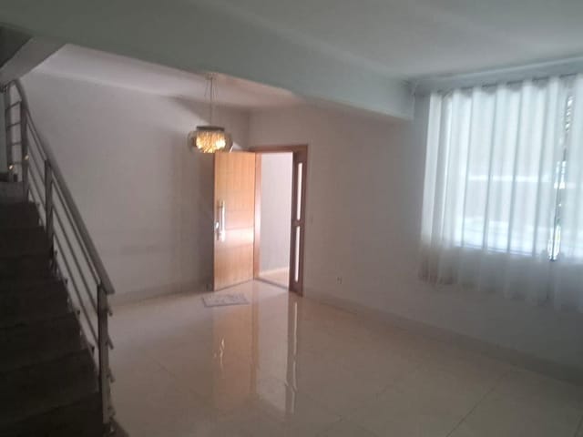 Sobrado com 173m² 3 quartos e 2 banheiros, à venda, no bairro Parque Amazônia em Goiânia