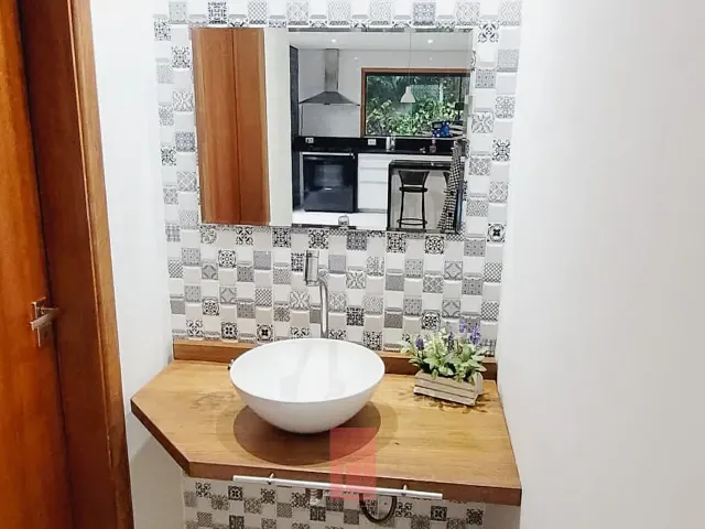 Sobrado com 1100m² 5 quartos e 8 banheiros, à venda ou para alugar, no bairro Serra da Cantareira em Mairiporã
