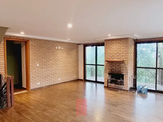 Sobrado com 1100m² 5 quartos e 8 banheiros, à venda ou para alugar, no bairro Serra da Cantareira em Mairiporã