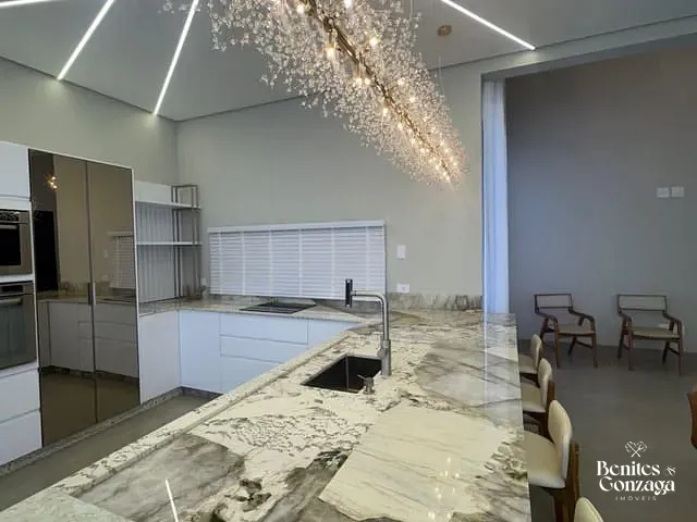 Sobrado com 342m² 3 quartos e 4 banheiros, à venda, no bairro Bom Jardim em Maringá