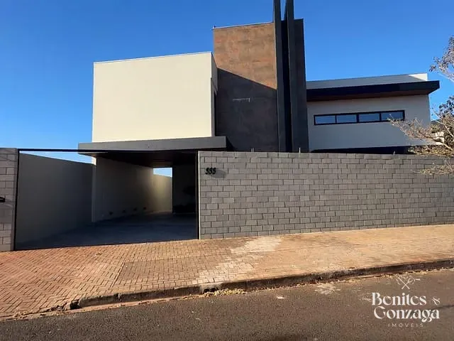 Sobrado com 342m² 3 quartos e 4 banheiros, à venda, no bairro Bom Jardim em Maringá