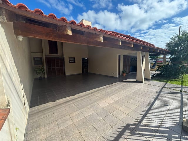 Sobrado com 345m² 5 quartos e 3 banheiros, à venda, no bairro Centro em Balneário Piçarras