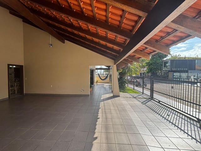 Sobrado com 345m² 5 quartos e 3 banheiros, à venda, no bairro Centro em Balneário Piçarras