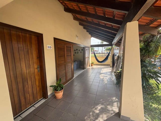 Sobrado com 345m² 5 quartos e 3 banheiros, à venda, no bairro Centro em Balneário Piçarras