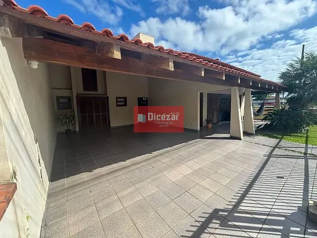 Sobrado com 345m² 5 quartos e 3 banheiros, à venda, no bairro Centro em Balneário Piçarras