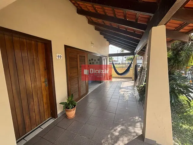 Sobrado com 345m² 5 quartos e 3 banheiros, à venda, no bairro Centro em Balneário Piçarras